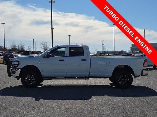 2024 RAM 3500 Tradesman Crew Cab 4x4 8' Box