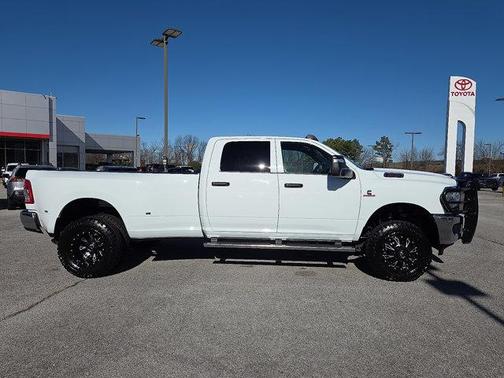 2024 RAM 3500 Tradesman Crew Cab 4x4 8' Box