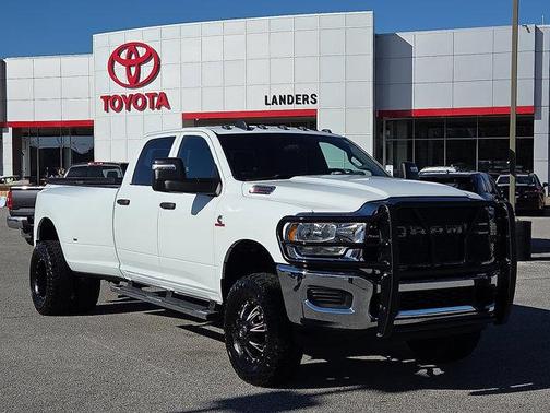 2024 RAM 3500 Tradesman Crew Cab 4x4 8' Box