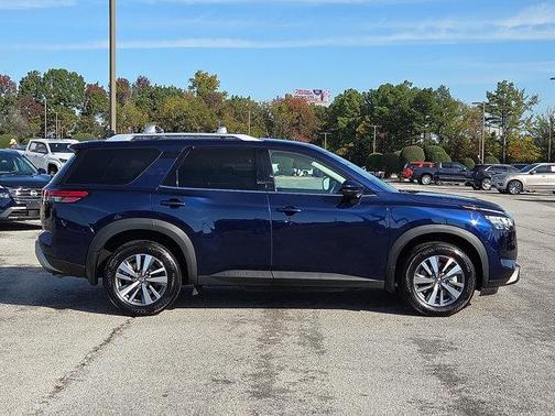 2024 Nissan Pathfinder SL 4WD