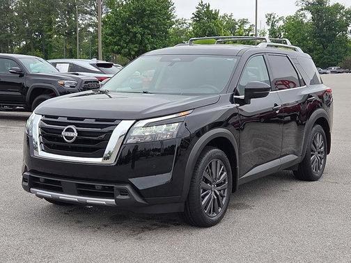 Super Black 2025 Nissan Pathfinder SL FWD