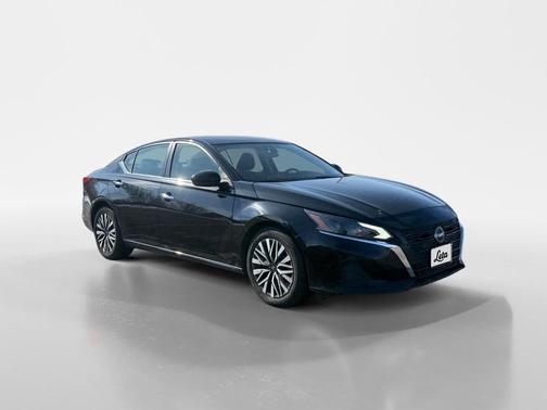 Black 2023 Nissan Altima 2.5 SV
