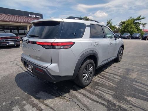 2024 Nissan Pathfinder SV