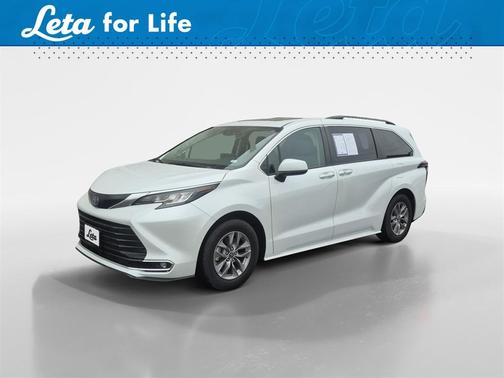 2023 Toyota Sienna XLE