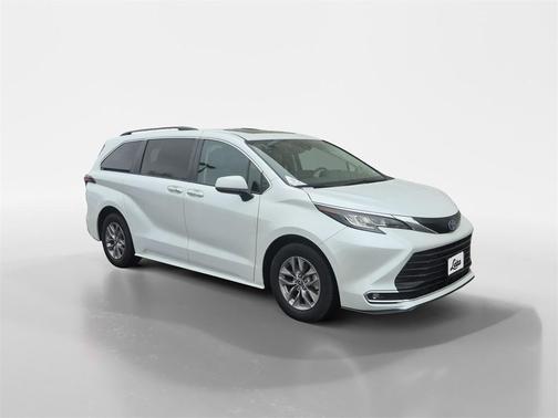 2023 Toyota Sienna XLE