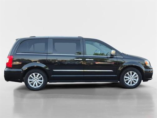 2016 Chrysler Town & Country Limited Platinum