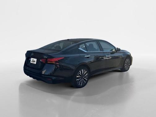 Black 2023 Nissan Altima 2.5 SV