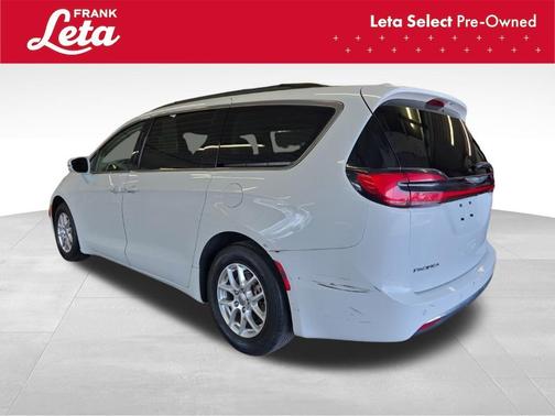 White 2022 Chrysler Pacifica Touring-L