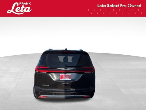 2022 Chrysler Pacifica Touring-L