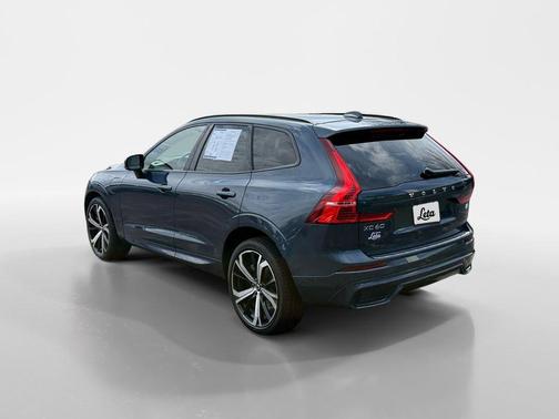 2024 Volvo XC60 Recharge Plug-In Hybrid T8 Ultimate Dark Theme