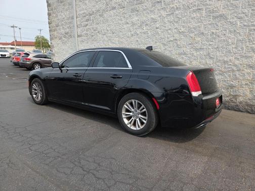 2017 Chrysler 300 Limited
