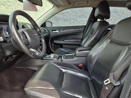 2017 Chrysler 300 Limited