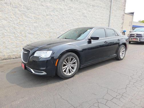 2017 Chrysler 300 Limited