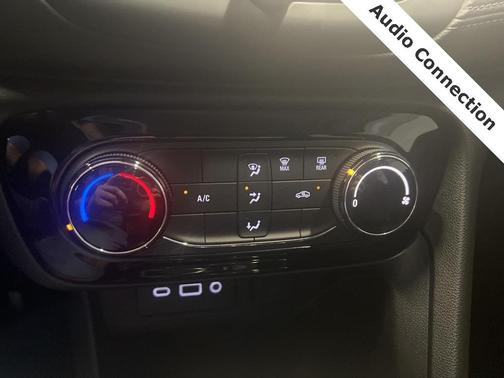 Photo 5 of 34 of 2020 Buick Encore GX Preferred
