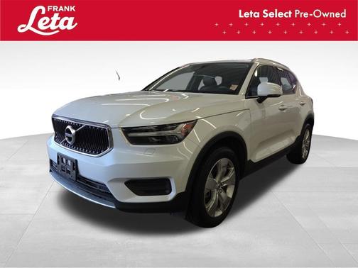 White 2022 Volvo XC40 T5 Momentum