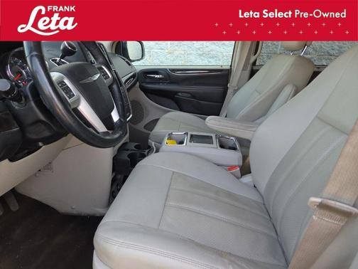 2016 Chrysler Town & Country Touring-L