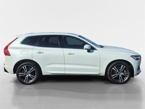 2018 Volvo XC60 T6 Momentum