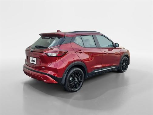 2022 Nissan Kicks SR