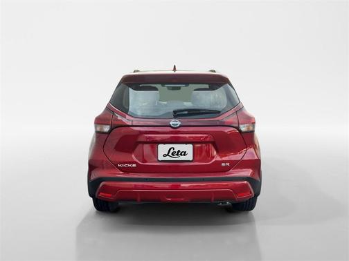 2022 Nissan Kicks SR