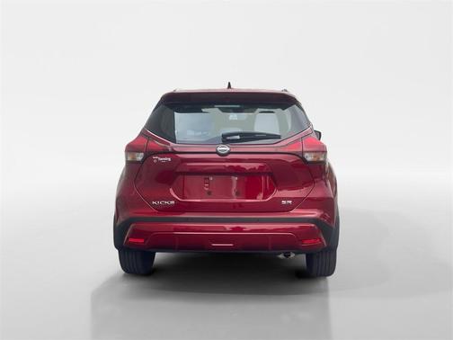 2022 Nissan Kicks SR