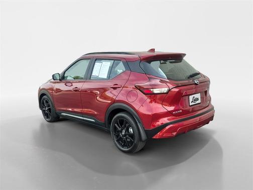 2022 Nissan Kicks SR