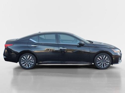 Black 2023 Nissan Altima 2.5 SV
