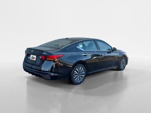 Black 2023 Nissan Altima 2.5 SV
