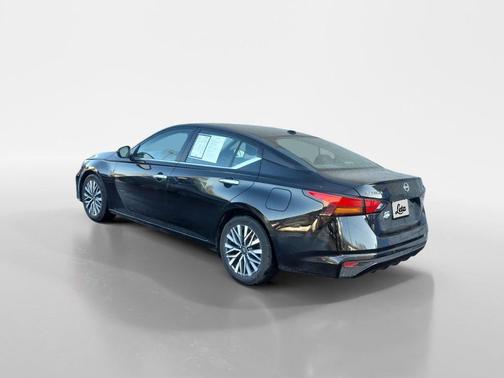 Black 2023 Nissan Altima 2.5 SV