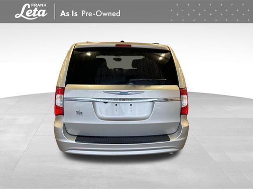 2016 Chrysler Town & Country LX