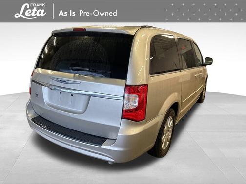 2016 Chrysler Town & Country LX