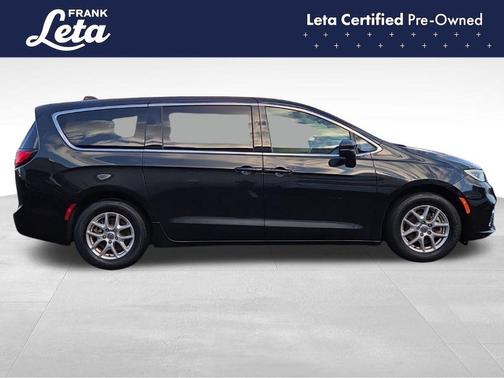 2023 Chrysler Pacifica Touring-L