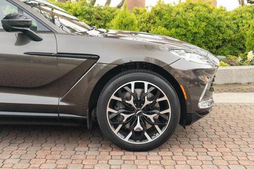 2021 Aston Martin DBX Base