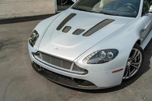 Photo 3 of 32 of 2016 Aston Martin V12 Vantage S Base