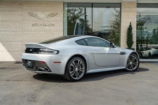 Photo 2 of 32 of 2016 Aston Martin V12 Vantage S Base