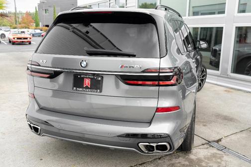 2023 BMW X7 M60i