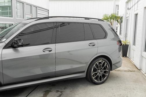 2023 BMW X7 M60i