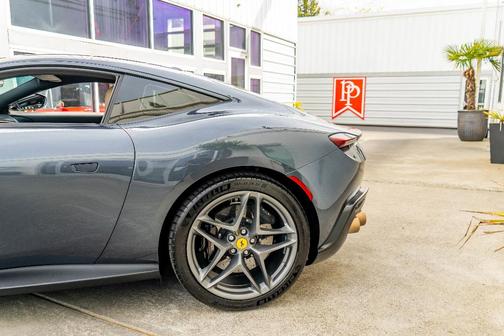 Blu Roma 2021 Ferrari Roma Base