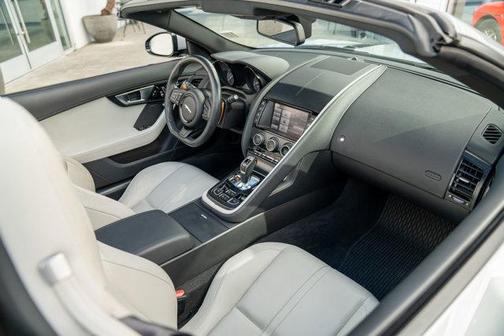 2014 Jaguar F-TYPE V8 S
