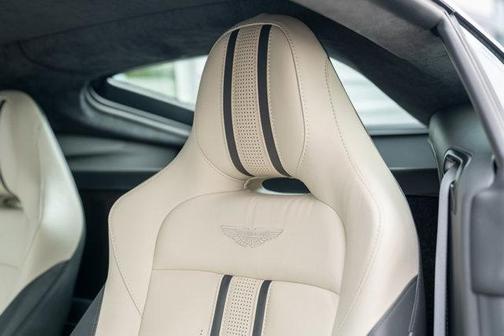 2022 Aston Martin Vantage Base