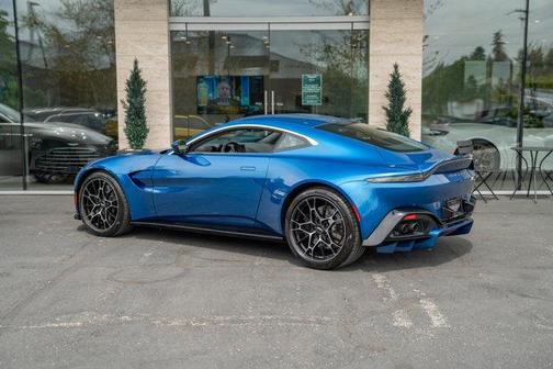 2022 Aston Martin Vantage Base