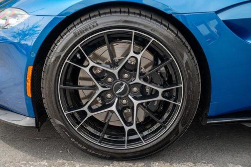2022 Aston Martin Vantage Base