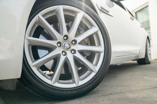 2012 Jaguar XJ Base