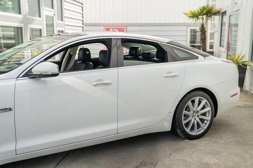 2012 Jaguar XJ Base