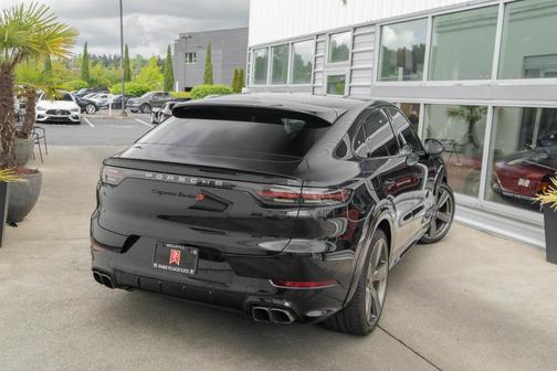 Jet Black Metallic 2022 Porsche Cayenne Turbo S