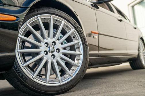 2004 Jaguar XJR 