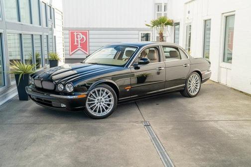 2004 Jaguar XJR 