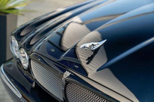 2004 Jaguar XJR 