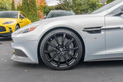 2016 Aston Martin Vanquish Volante