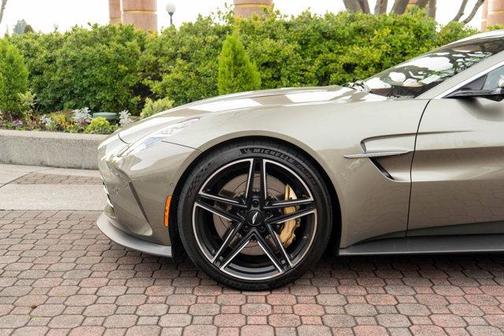 2025 Aston Martin Vantage Base