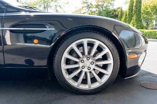 2002 Aston Martin V12 Vanquish 